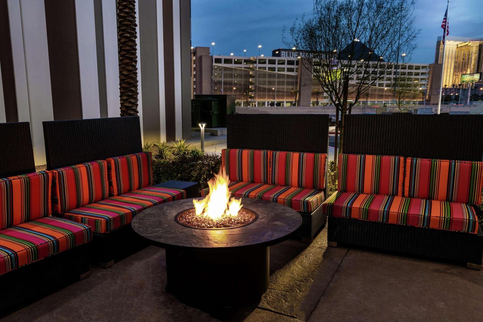Home2 Suites By Hilton Las Vegas Stadium District Экстерьер фото